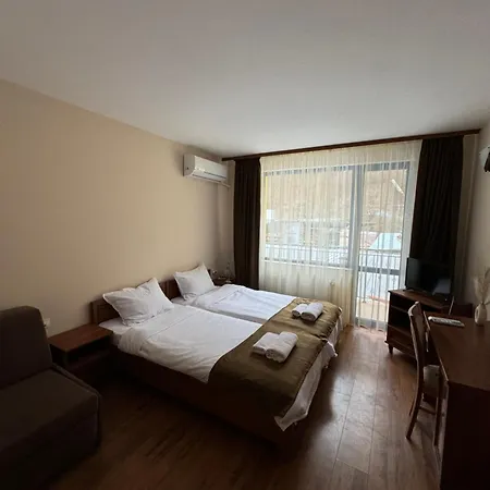 стефани Villa *